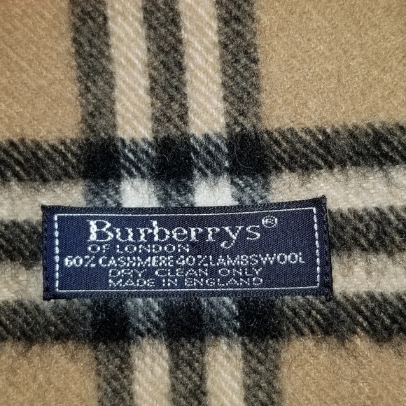 Burberry of London scarf - Picture 2 of 3